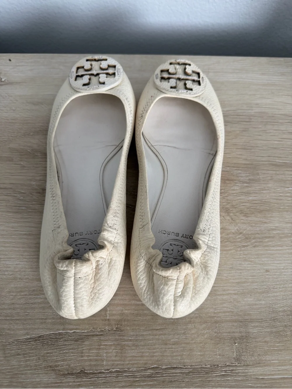 Tory Burch Cream Leather Logo Round-Toe Ballet Flats